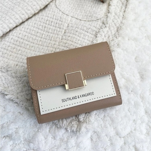 Handbags - ⚠️Clearance Champagne Fashion Bifold Wallet / Cardholder